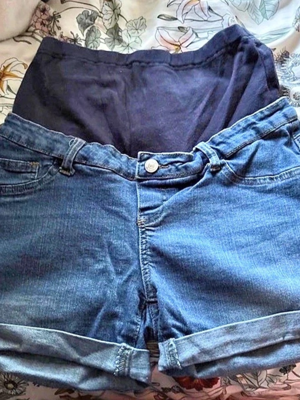 SHEIN Maternity Cuffed Hem Denim Shorts Blue Waist 8